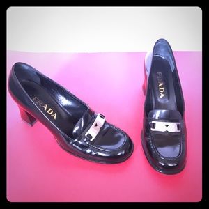 PRADA LEATHER pumps with silver logo Size 39/8.5