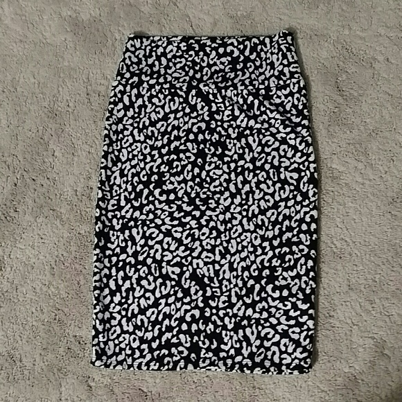 XS. Black with white cheetah print. Pencil skirt