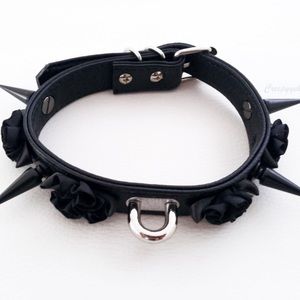 CREEPYYEHA Ringed Babydoll Choker with Spikes