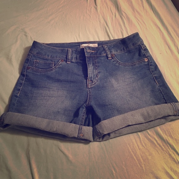 Light wash jean shorts!