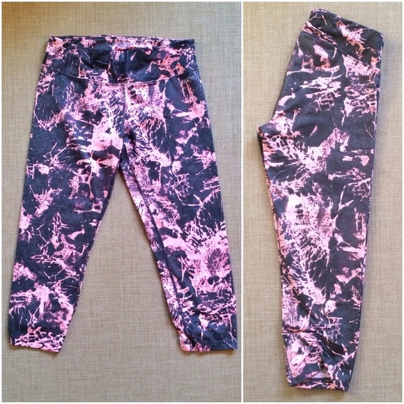 🎉 HOST PICK 🎉 Calvin Klein Workout Capri Pants