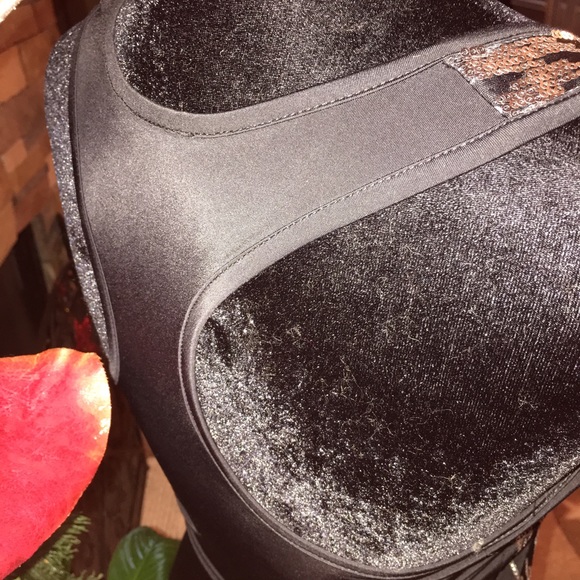 Wet Seal beautiful tank top🎄 bling, bling🎄 - Picture 3 of 4