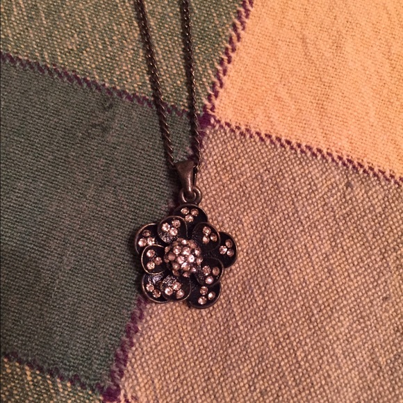 Flower necklace. Antique gold color.