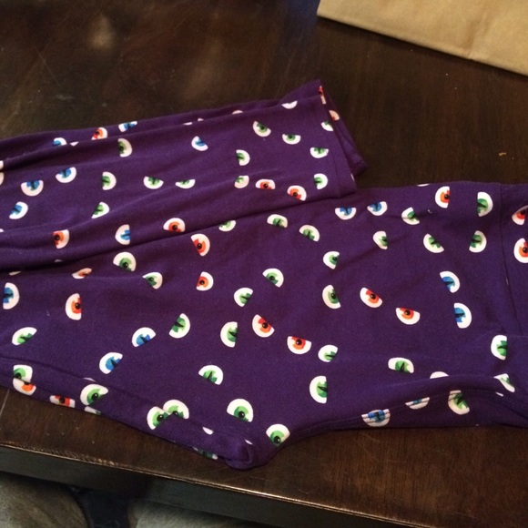 EUC eyeball leggings