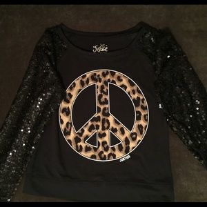 Long sleeve graphic tee