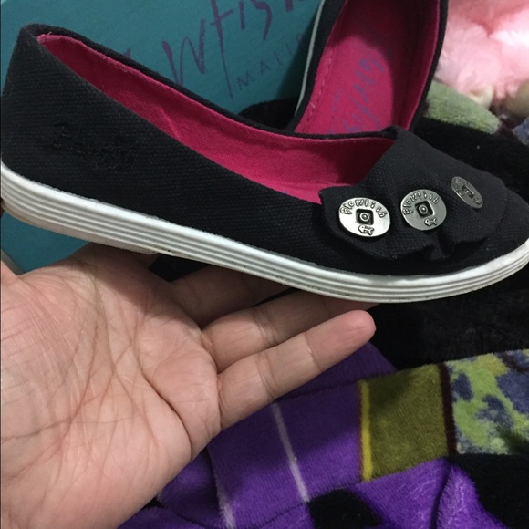Girls black canvas flats! - Picture 2 of 4