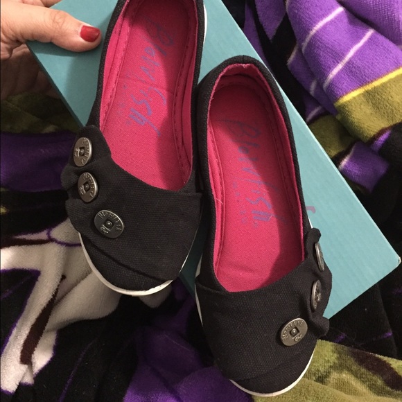 Girls black canvas flats! - Picture 3 of 4