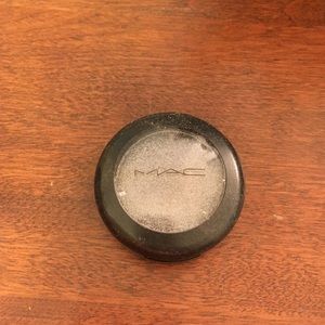 MAC black grape pressed pigment