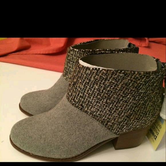 TOMS Ankle Booties SZ. 6