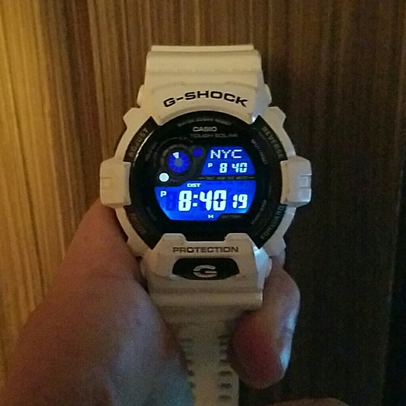 Digital G-Shock watch (white/black)