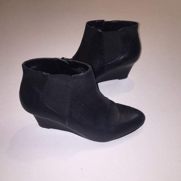 Nine West black wedge ankle booties