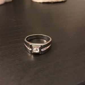 Brand New! Men's/Women's silver plated ring