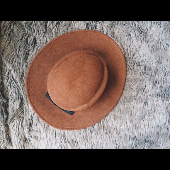 Light brown skinny broad rim vintage felt hat