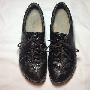 Women's Naot lace up shoes - good condition