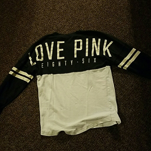 XS PINK sweatshirt.