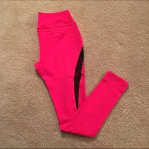 Beyond Yoga neon pink legging