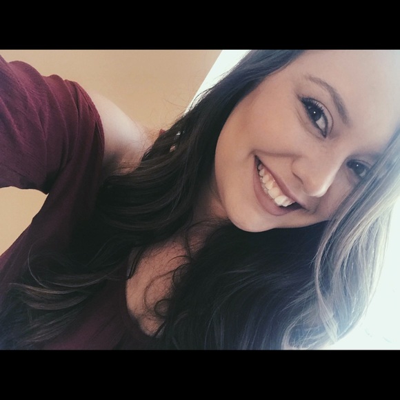 Meet your Posher, Kim - Picture 2 of 2