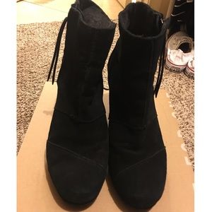 ✨Like new✨ TOMS Black Suede Booties, size 8