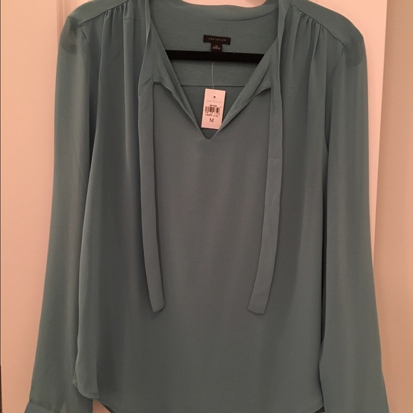 NWT Ann Taylor Tie Neck Blouse. Size Medium.