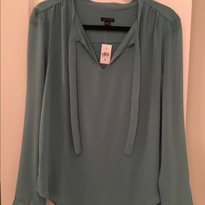 NWT Ann Taylor Tie Neck Blouse. Size Medium.