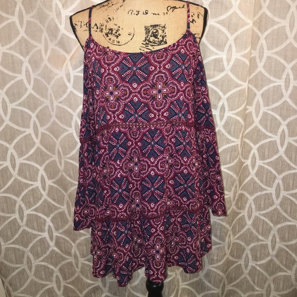 Beautiful peekaboo shoulder top
