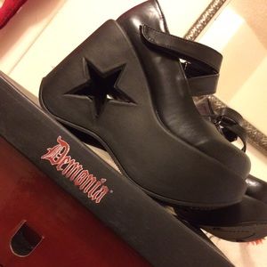 Black Demonia flatforms