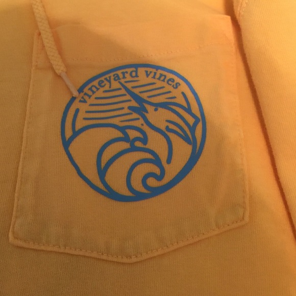 EUC Vineyard Vines hooded shirt - Picture 2 of 4