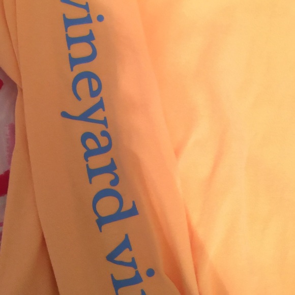 EUC Vineyard Vines hooded shirt - Picture 4 of 4