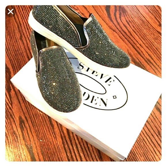 STEVE MADDEN Crystal Loafers fits size 8.5-9