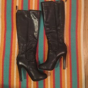 Knee-high black leather boots, 4" heels