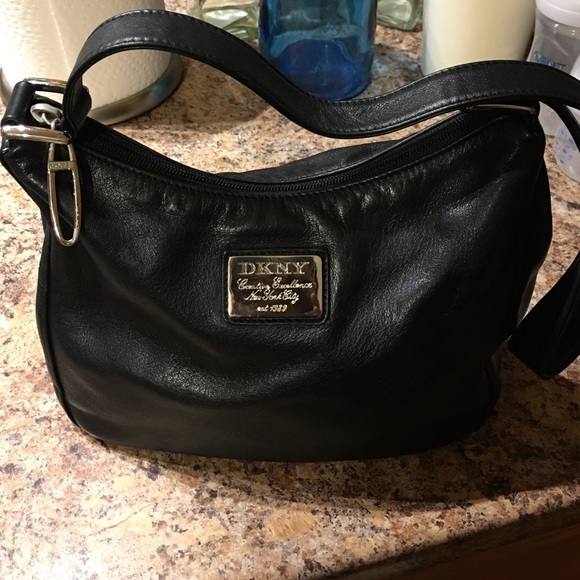 DKNY BLACK LEATHER BAG