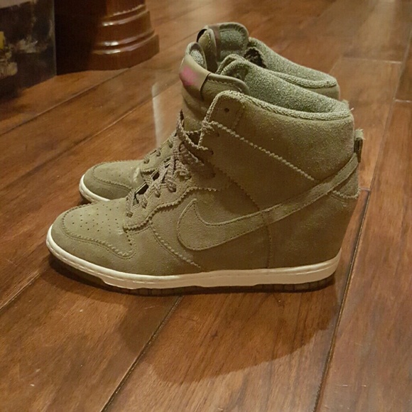 Nike wedge size 9