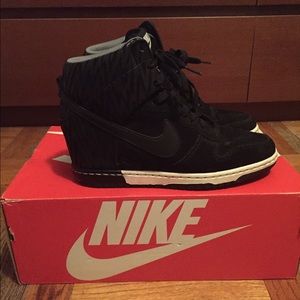 Women's  black Nike Dunk Sky Hi print size 8
