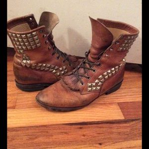 Justin studded boots