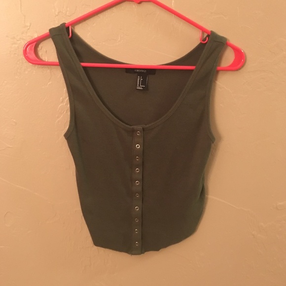 Forever 21 Tops - Forever 21 snap up crop top