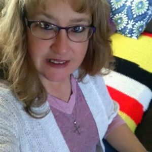 Meet your Posher, Lora