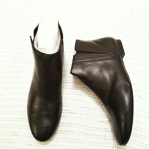 Pour La Victoire Taylor Flat Ankle Booties