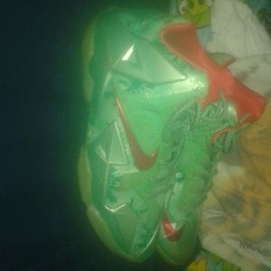 LeBron 11 Christmas edition