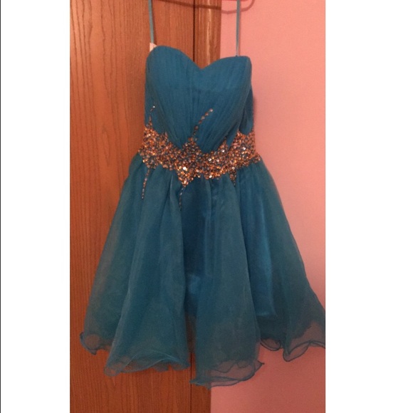 Blue homecoming dress - Picture 1 of 3