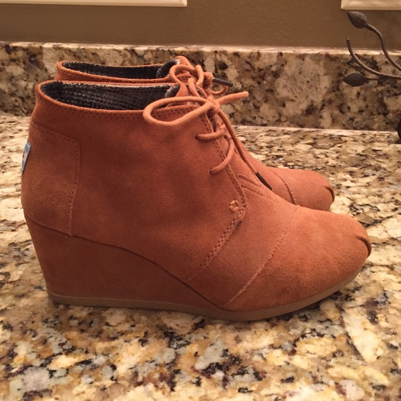 Toms wedge booties