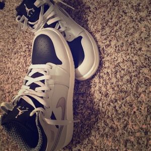 Jordan retro 1s