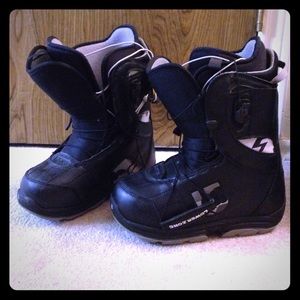 Kids burton snowboard boots