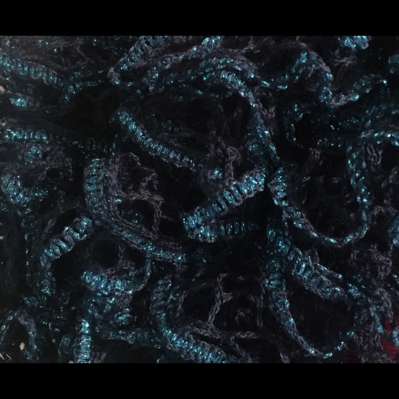 Handmade Knitted Ruffle Scarf - Picture 4 of 4