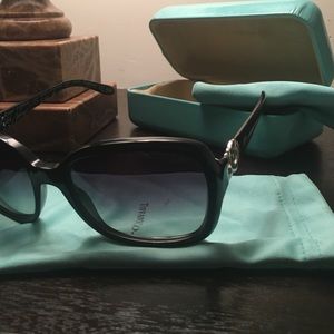 Tiffany & Co. sunglasses - black