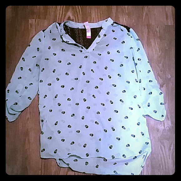 Turquoise skull patternd blouse - Picture 1 of 3