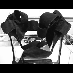 Aminah Jilil Bow Pump