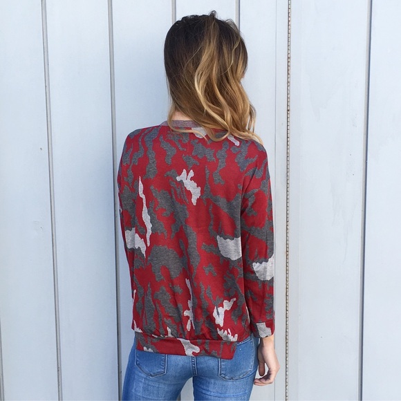 red camo sweatshirt - Picture 3 of 4