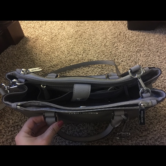 Michael Kors leather medium satchel purse - Picture 2 of 2