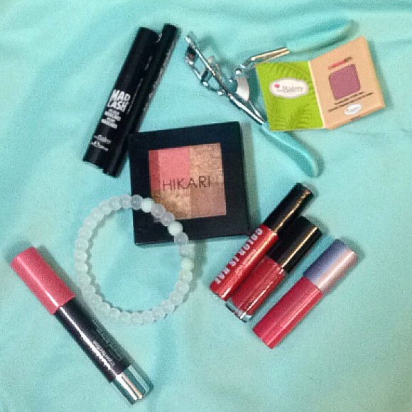 Makeup and bracelet set!