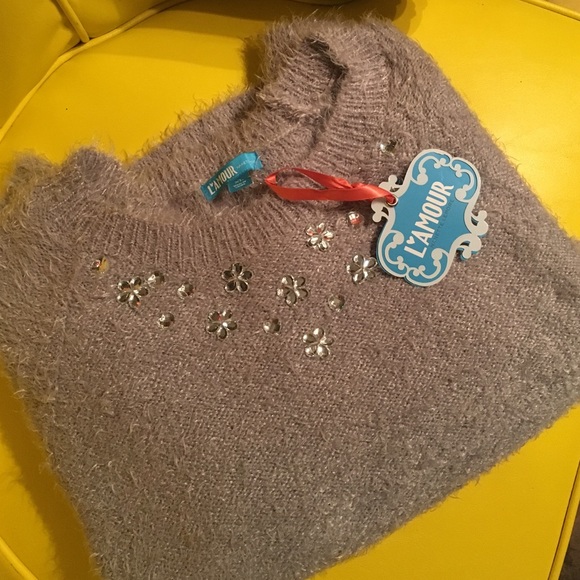 NWT fuzzy gray juniors XL sweater